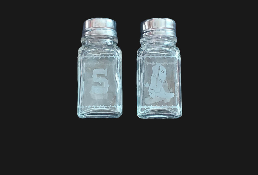 Salt and pepper set shakers